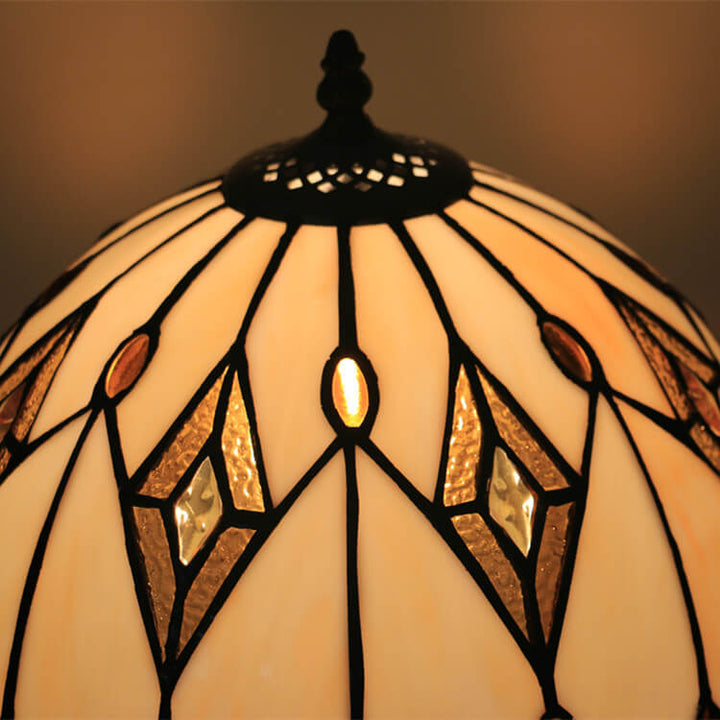 Traditionelle 1-flammige Tiffany-Tischlampe im Barockstil mit kuppelförmigem Schirm aus Buntglas und Gestell aus Zinklegierung für das Schlafzimmer 