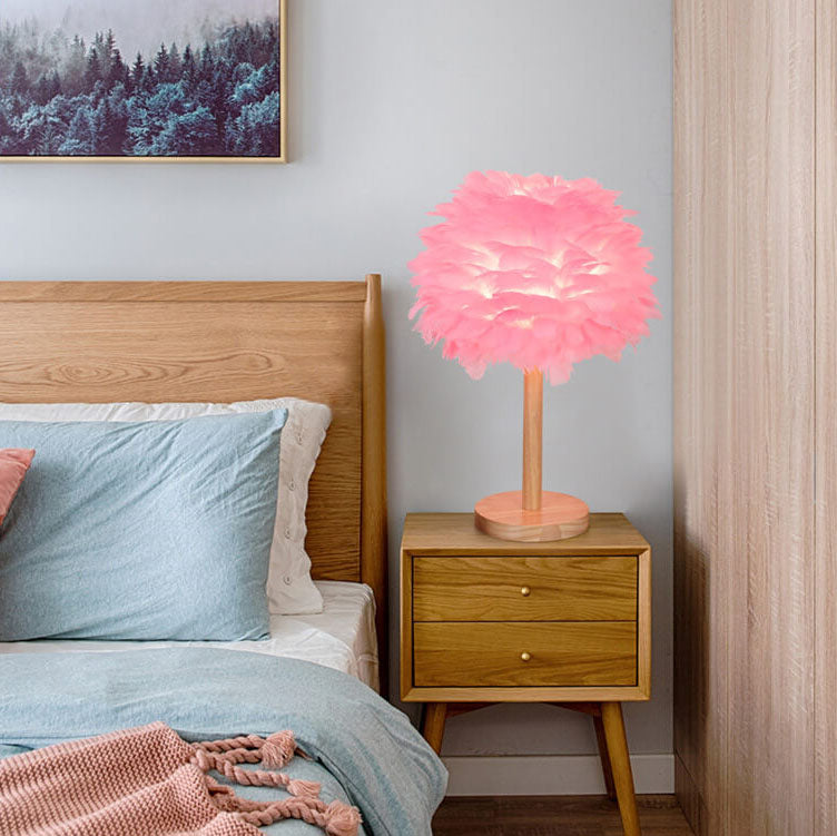 Lampe de table moderne et créative à 1 lumière en bois massif avec plumes décoratives 