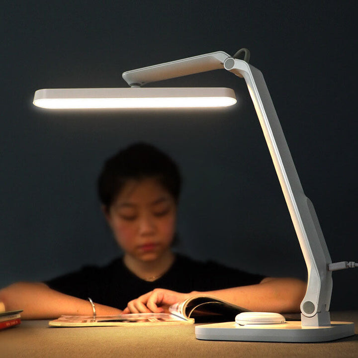 Lámpara de mesa LED plegable con carga USB y protección ocular para estudiantes modernos 