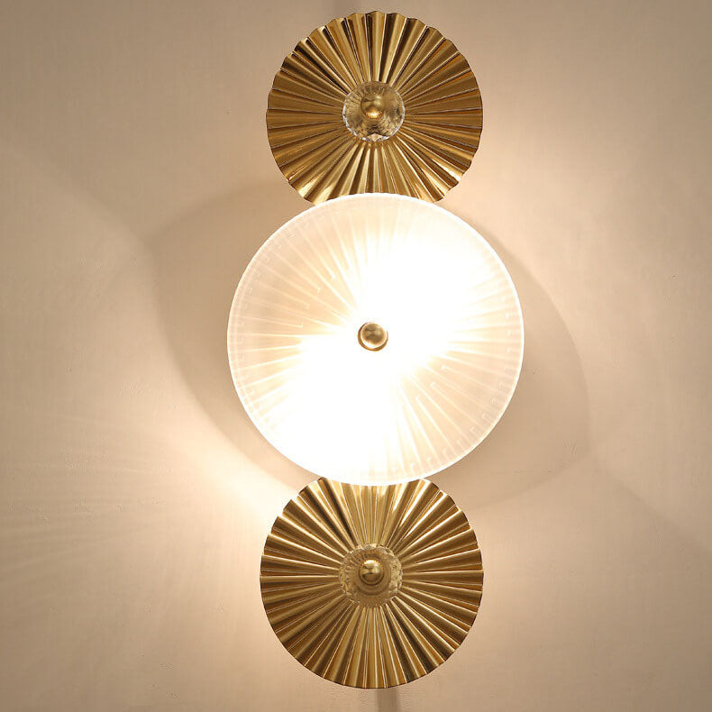 Moderna lámpara de aplique de pared de 2 luces con pantalla de vidrio de disco y herrajes plisados de lujo para dormitorio 