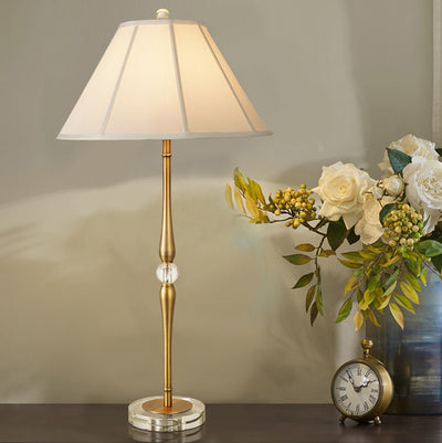 Lámpara de mesa de 1 luz con pantalla cónica plisada de tela de lujo europea y base larga 