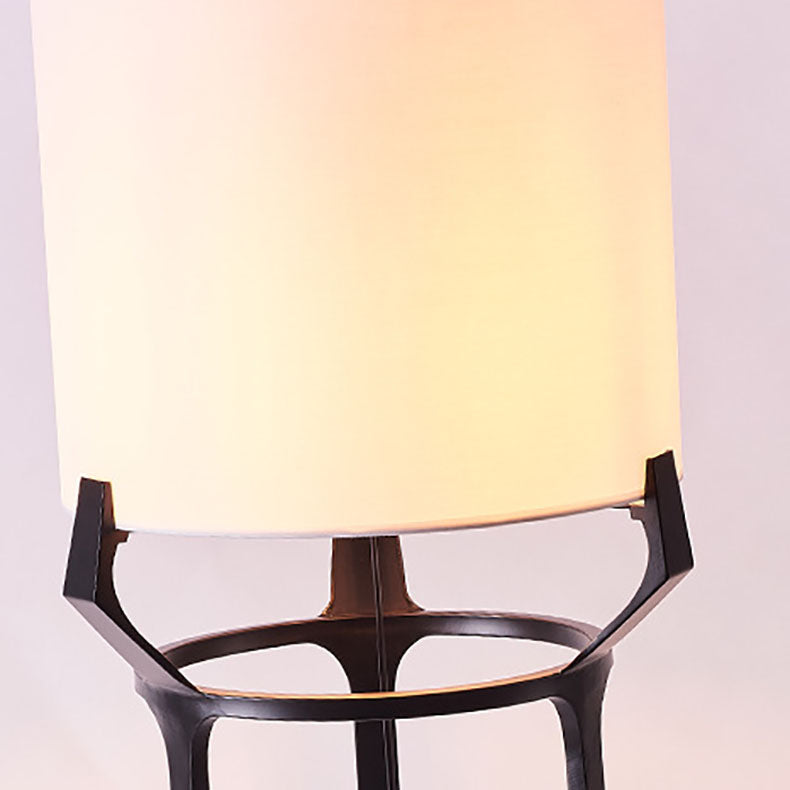 Lámpara de pie de 1 luz con trípode de hierro y pantalla redonda de tela china tradicional para estudio 