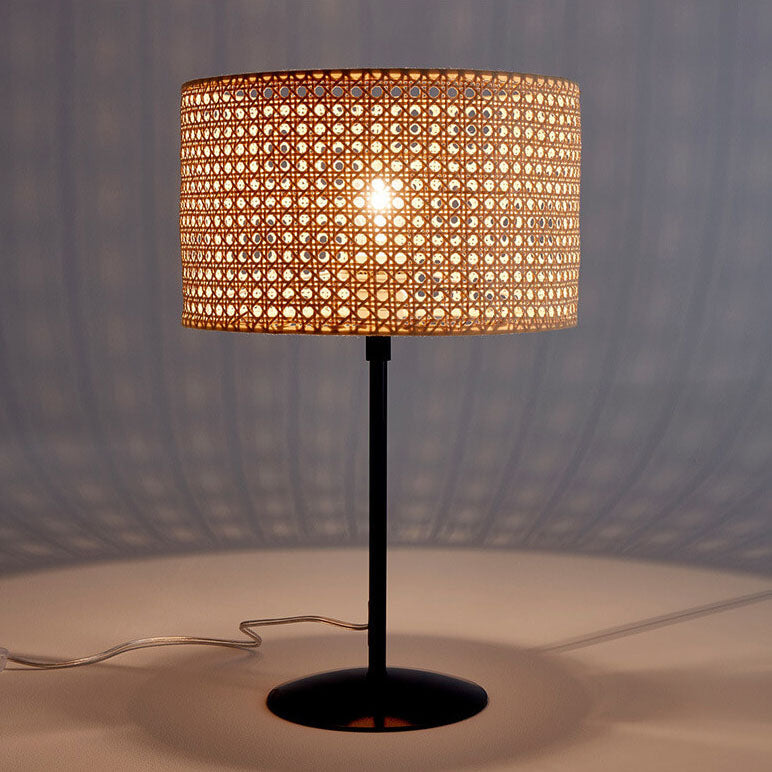 Traditionelle rustikale Rattan-Weberei Zylinder 1-Licht Tischlampe für das Heimbüro 