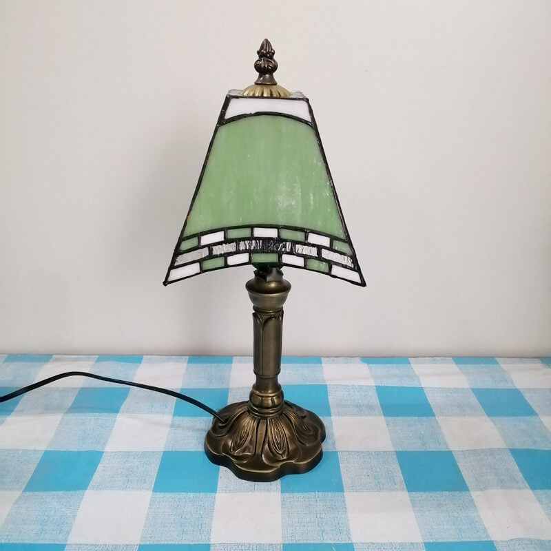 Traditional Tiffany Square Stained Glass Iron 1-Light Table Lamp For Bedroom