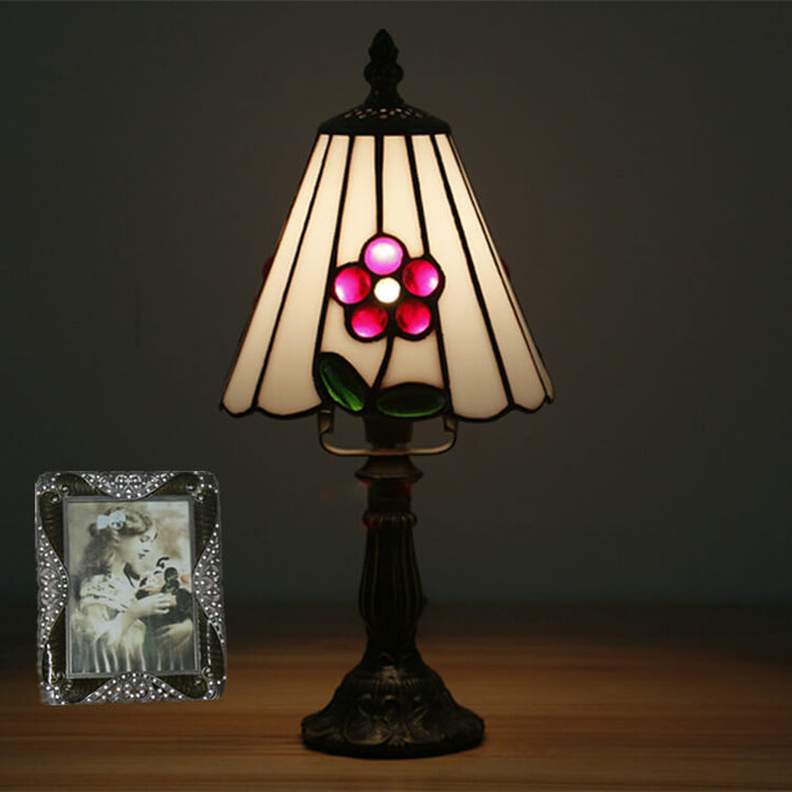 Lámpara de mesa Tiffany tradicional redonda de aleación y vidrio con pantalla cónica tipo domo de 1 luz para dormitorio 