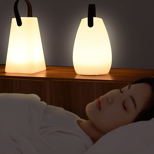 Moderne kreative einfache USB wiederaufladbare tragbare LED-Tischlampe mit 16 Farbwechseln 