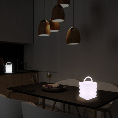 Moderne Art-Deco-Plastik-Bunte-Tote-Bag-Form-LED-Dekorative-Tischlampe 