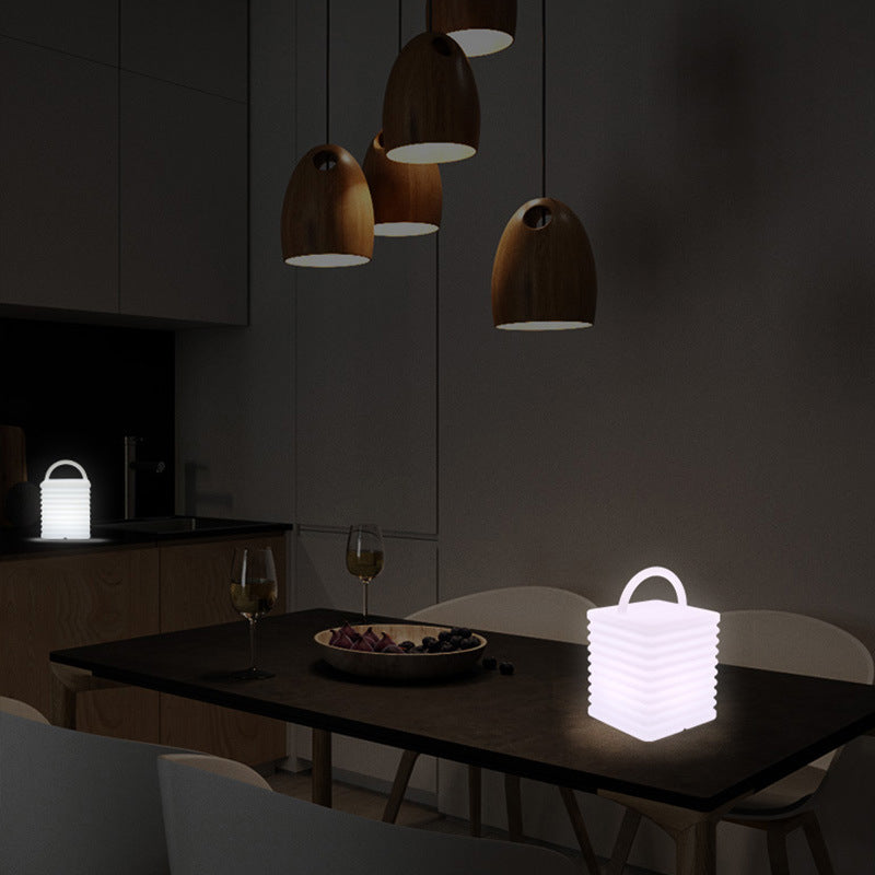 Moderne Art-Deco-Plastik-Bunte-Tote-Bag-Form-LED-Dekorative-Tischlampe 