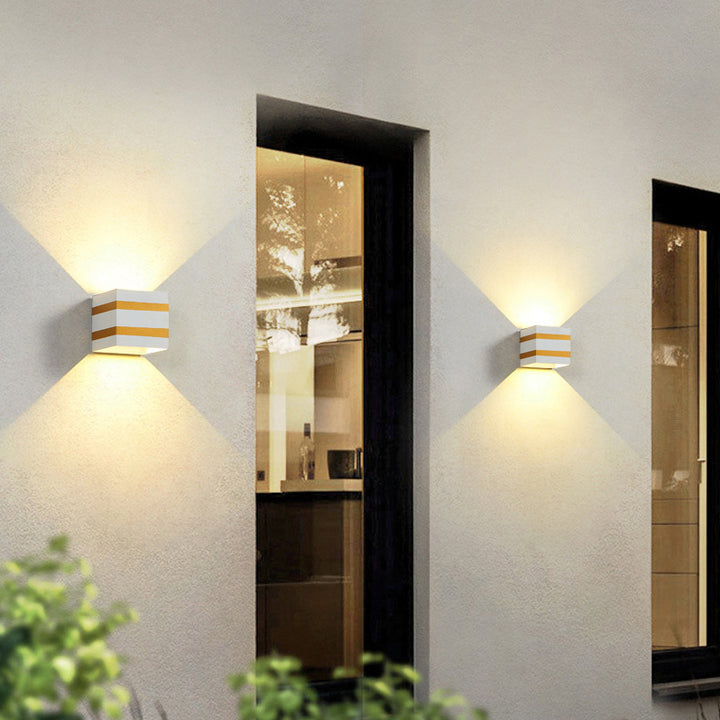 Moderne minimalistische quadratische Würfel-Aluminium wasserdichte LED-Wandleuchte für den Außenbereich 