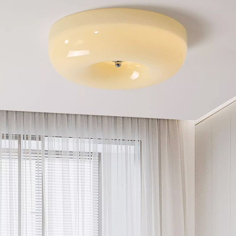 Zeitgenössische nordische cremige gelbe Pudding-Glas-Schirm Eisen LED Deckenleuchte für das Wohnzimmer 