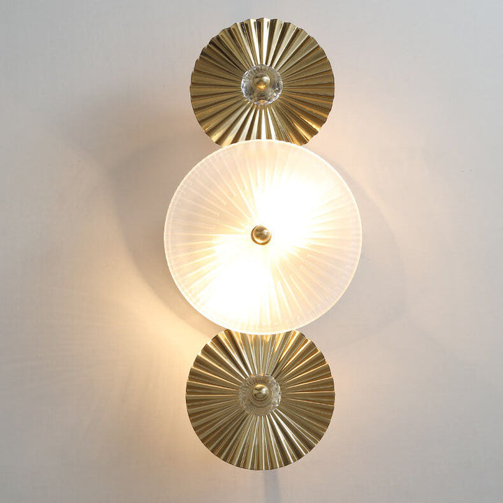 Moderna lámpara de aplique de pared de 2 luces con pantalla de vidrio de disco y herrajes plisados de lujo para dormitorio 