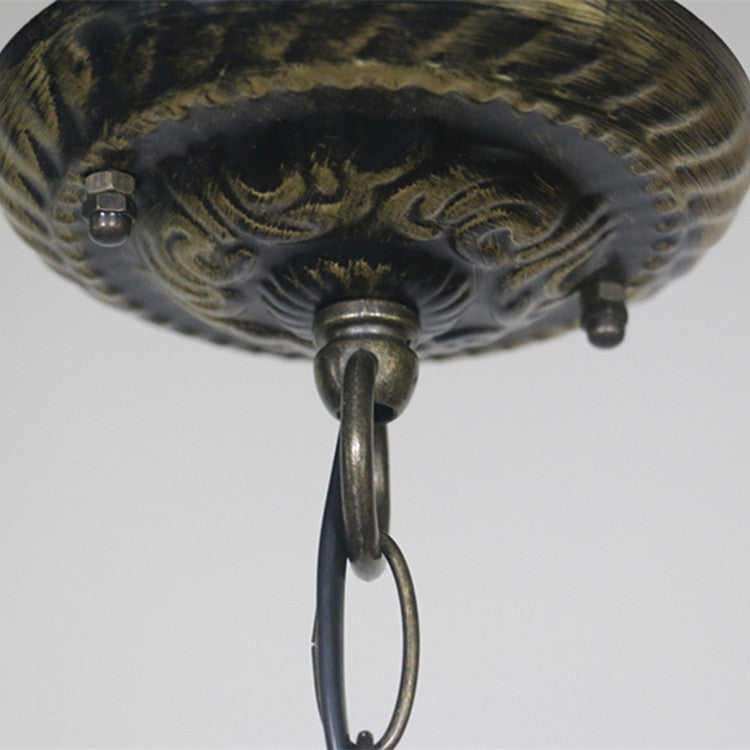 Traditionelle 3-flammige Tiffany-Pendelleuchte mit Eisenkuppel und Buntglas in Edelsteinoptik für das Wohnzimmer 