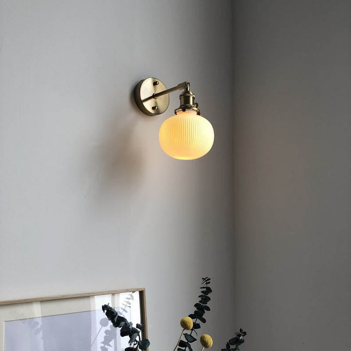 Japanischer Retro Minimalistischer Zylinder Oval Messing Lucite 1-Licht Wandleuchte 