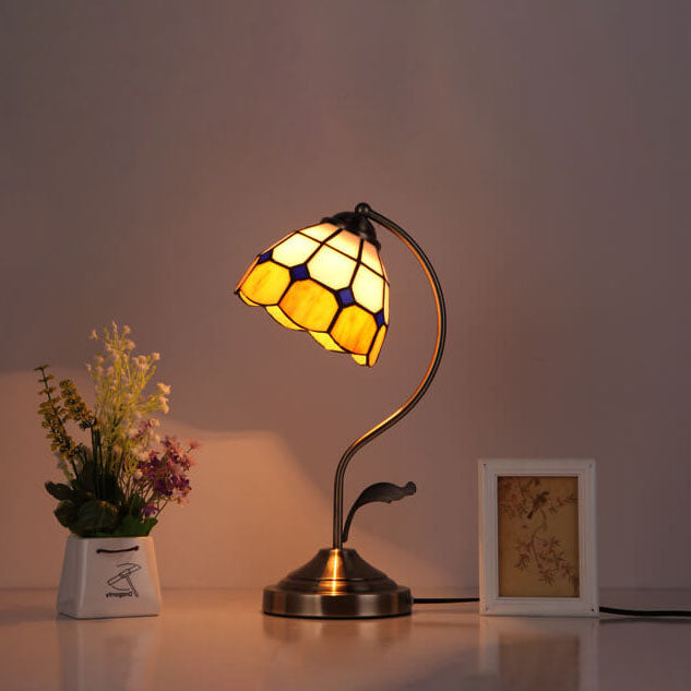 European Vintage Tiffany Round Head Glass Hardware 1-Light Table Lamp