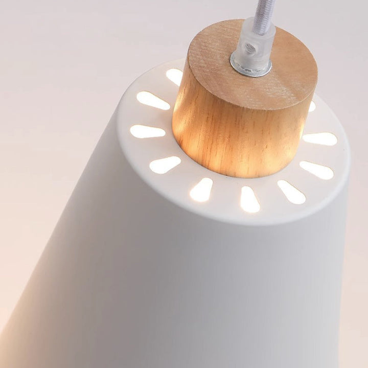 Zeitgenössischer skandinavischer runder trapezförmiger Vogel-Holz-Eisen-1/3-Licht-Insel-Licht-Kronleuchter für Esszimmer 