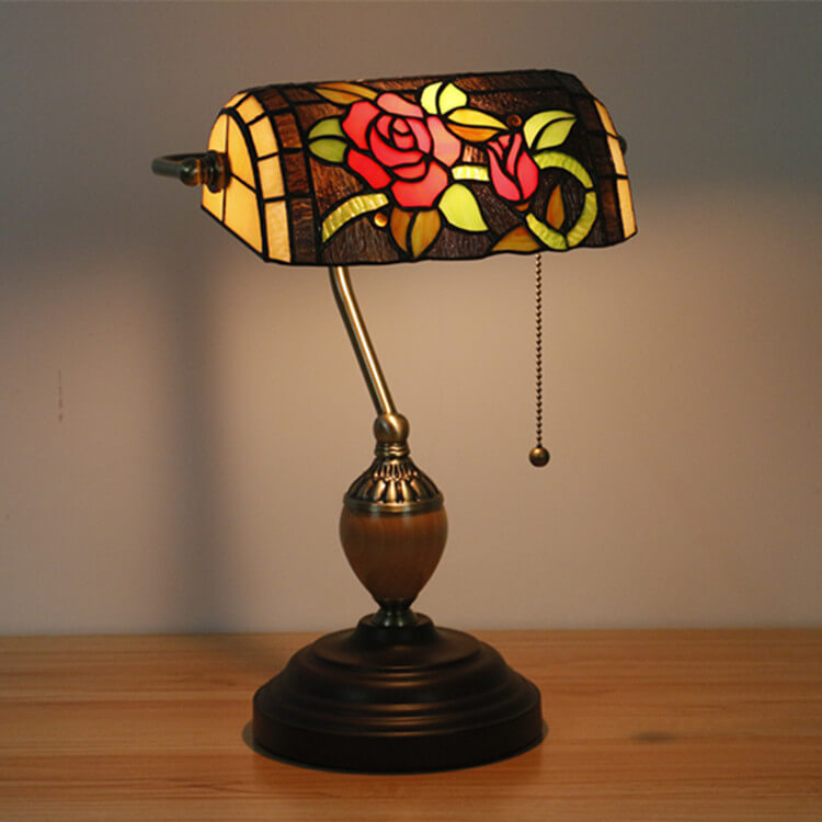 Europäische Tiffany-Blumen-Glas 1-Licht Banker Tischlampe 