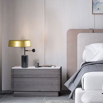 Lampe de table moderne avec base de colonne en marbre ombrée d'or et une lumière 