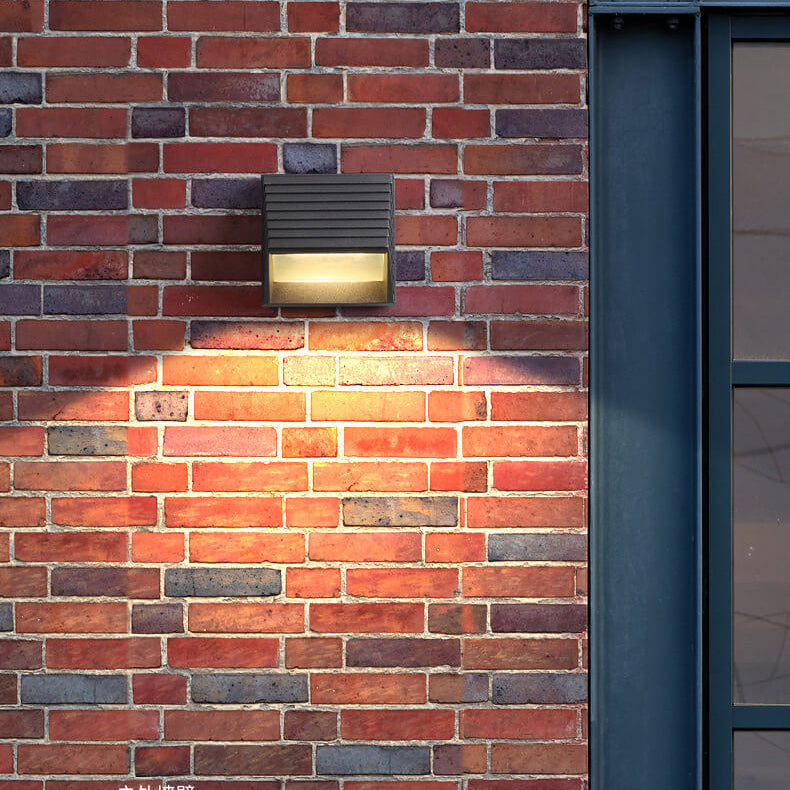 Applique murale étanche à LED trapézoïdale à rayures simples pour extérieur 