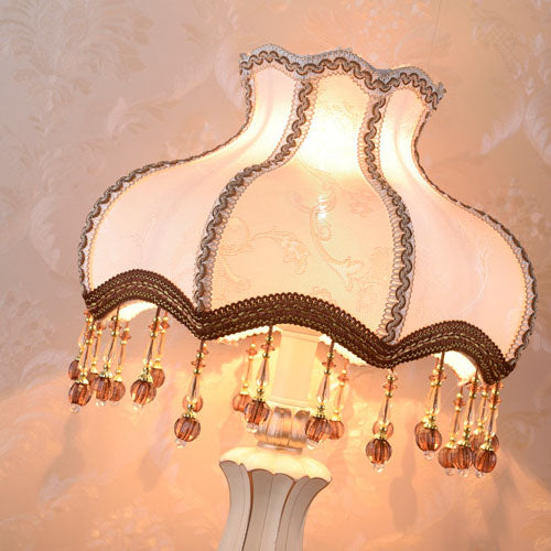 Lampe de table à 1 lumière en résine à pampilles en tissu de luxe européen 