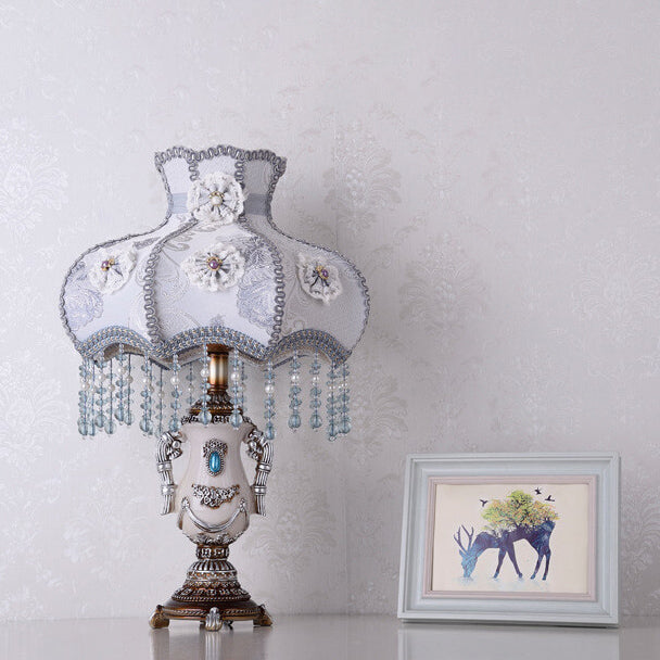 Lampe de table à pampilles en tissu violet clair de la Cour européenne, 1 lumière 