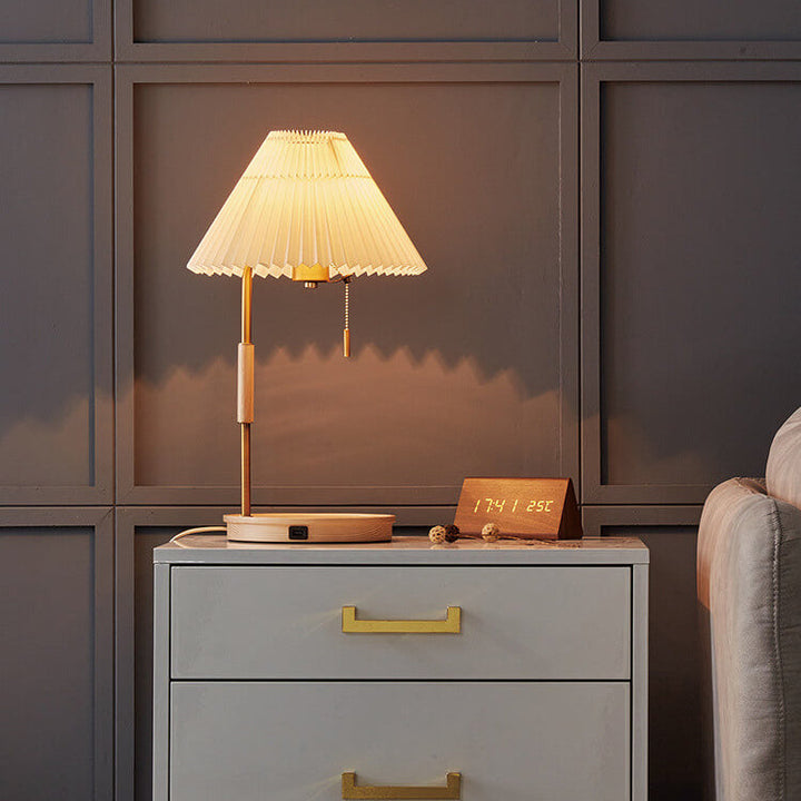 Lámpara de Mesa de 1 Luz con Base Redonda de Madera de Nogal y Pantalla Plegada Moderna 
