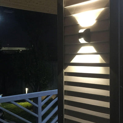 Lampe murale LED moderne minimaliste extérieure étanche carrée avec éclairage vers le haut et vers le bas 