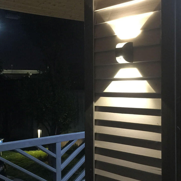 Lampe murale LED moderne minimaliste extérieure étanche carrée avec éclairage vers le haut et vers le bas 