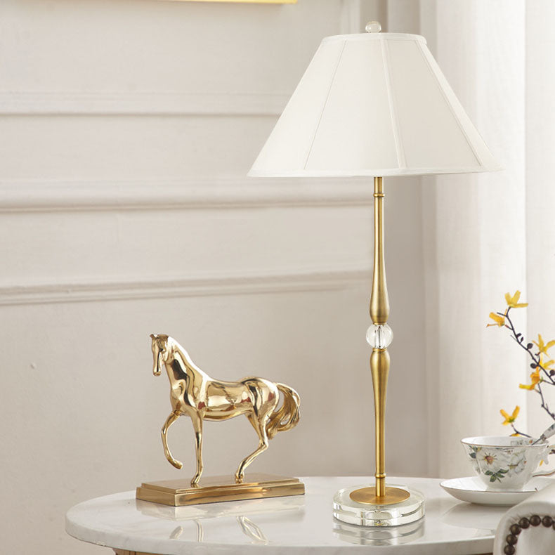 Lámpara de mesa de 1 luz con pantalla cónica plisada de tela de lujo europea y base larga 