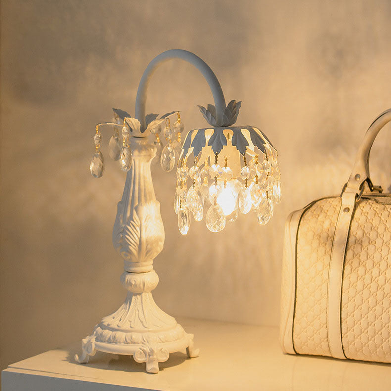 Lámpara de mesa de 1 luz con base tallada de hierro y cuentas de cristal chino tradicional para dormitorio 