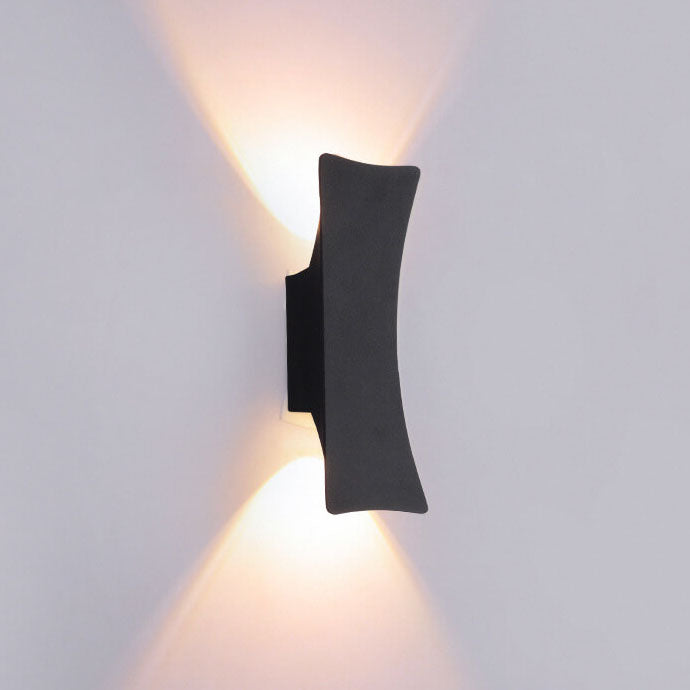 Moderne, einfache, rechteckige, gebogene, wasserdichte LED-Wandleuchte für den Außenbereich 