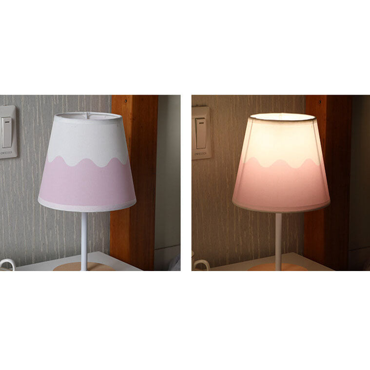 Nordic Vintage Fabric Cone Massivholz LED Tischlampe 