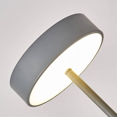 مصباح أرضي LED بعمود بسيط على الطراز الإسكندنافي 