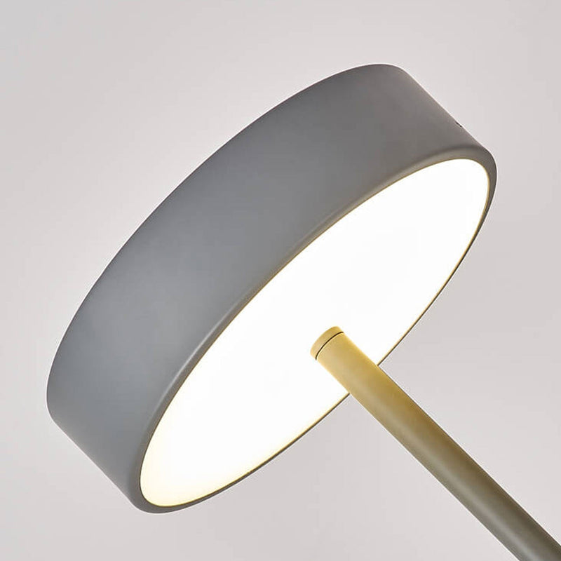 مصباح أرضي LED بعمود بسيط على الطراز الإسكندنافي 