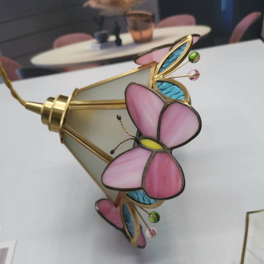 Moderne nordische 1-flammige Pendelleuchte aus Kupfer mit Schmetterlings-Buntglas in Kegelform für das Wohnzimmer 