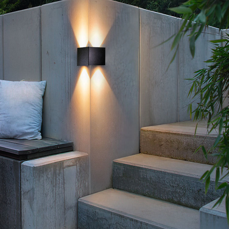 Moderne minimalistische quadratische flache geometrische LED-Wandleuchte aus Solar-Edelstahl für den Außenbereich 