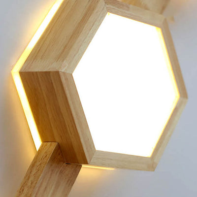 Moderne einfache LED-Deckenleuchte mit sechseckiger Geometrie aus Holz