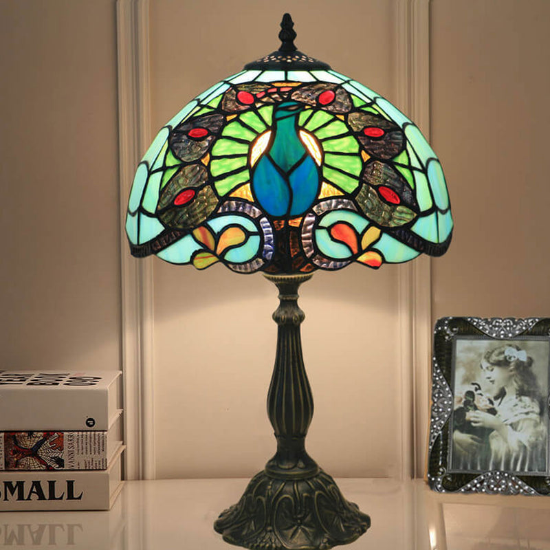 Europäische Tiffany Green Peacock Buntglas 1-Licht-Tischlampe