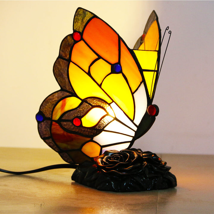 Traditionelle Tiffany-Glas-Harz-Schmetterlingsform Nachtlicht 1-flammige Tischlampe für Schlafzimmer &amp; Wohnzimmer 
