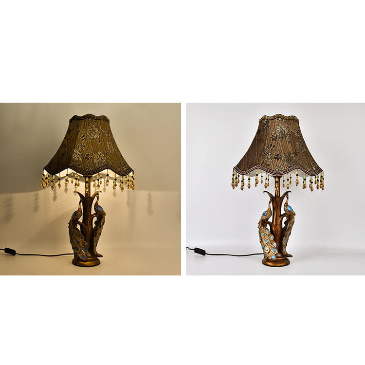 Moderne leichte Luxus-Retro-Quasten-Harz-1-Licht-Tischlampe