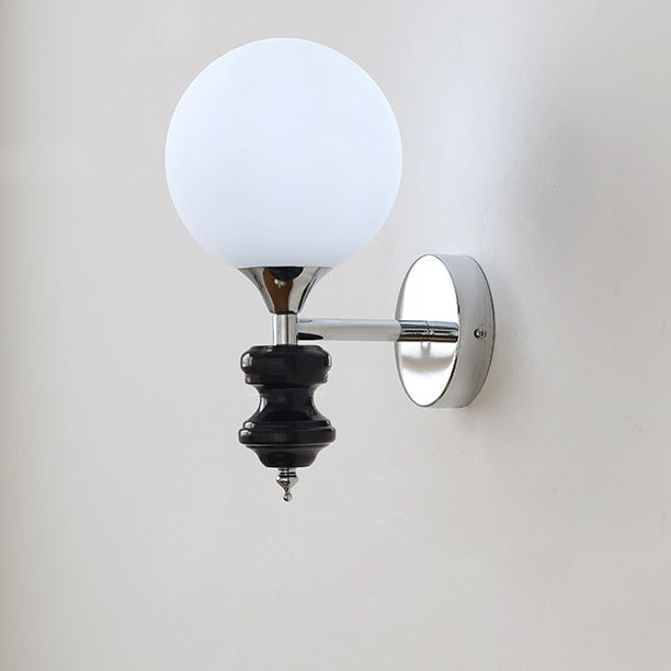 Französische Vintage-Glaskugel Blau Chrom 1-Licht Wandleuchte 