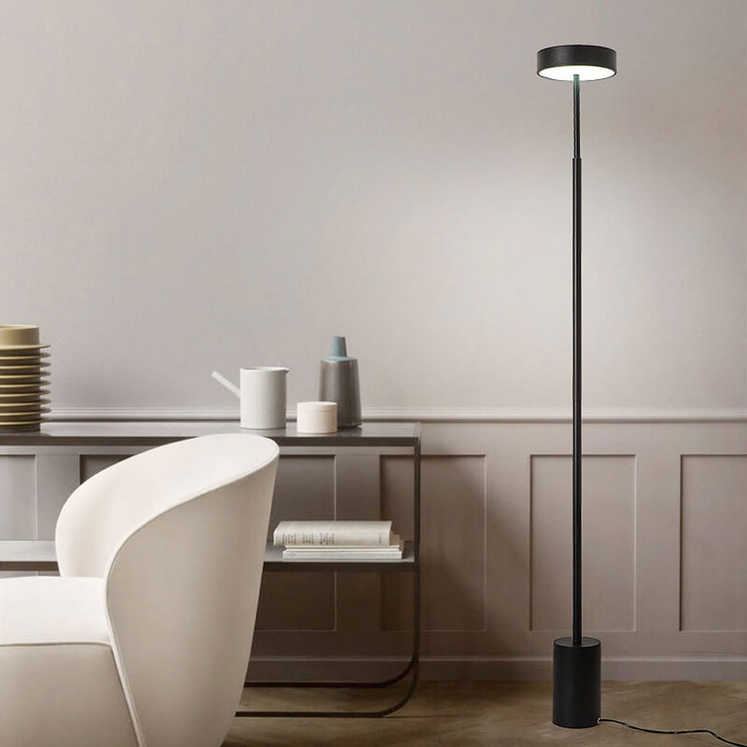 مصباح أرضي LED بعمود بسيط على الطراز الإسكندنافي 