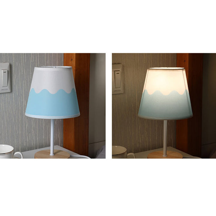 Lámpara de mesa LED cónica de tela y madera maciza estilo nórdico contemporáneo para salón y dormitorio 
