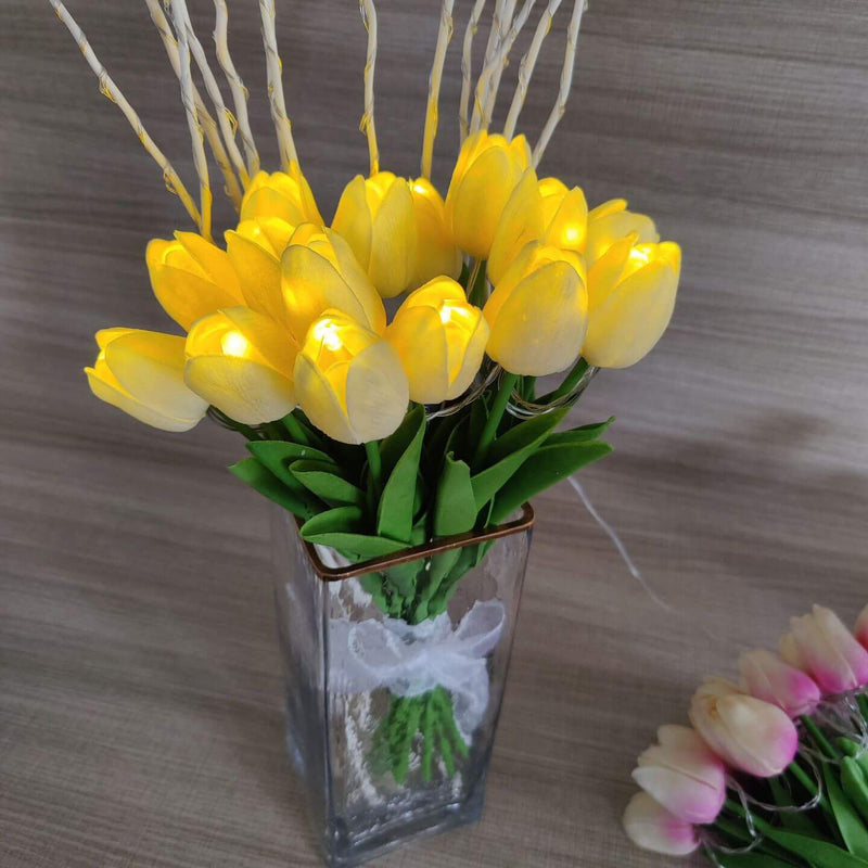 LED-Tischlampe mit Tulpenblumendekoration im Tiffany-Stil 