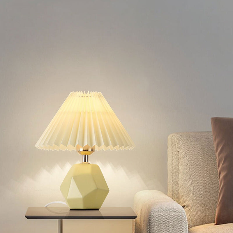 Lampe de table 1 lumière avec abat-jour plissé jaune lait nordique et base en céramique géométrique 