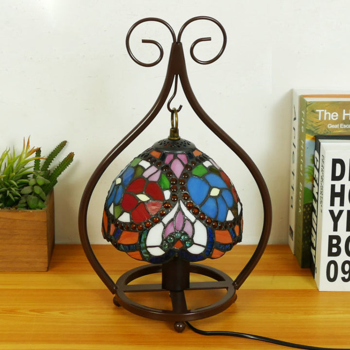 Tiffany-Tischlampe im traditionellen europäischen Stil mit herzförmigem Buntglas und Eisen, 1-flammig, für das Schlafzimmer 