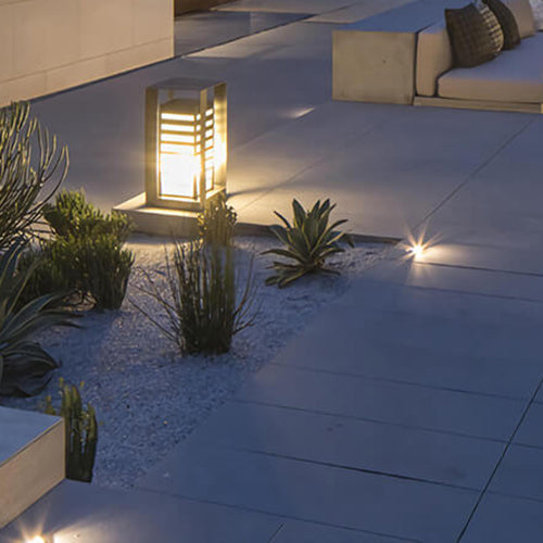Lámpara de piso para patio de césped LED al aire libre de forma cuadrada de metal solar 
