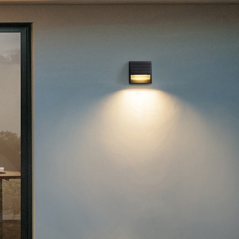 Applique murale étanche à LED trapézoïdale à rayures simples pour extérieur 