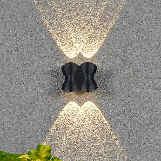 مصباح حائط LED مقاوم للماء في الهواء الطلق مصنوع من الألمنيوم والأكريليك بتصميم عمود عصري 
