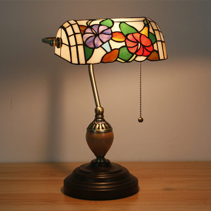 Europäische Tiffany-Blumen-Glas 1-Licht Banker Tischlampe 