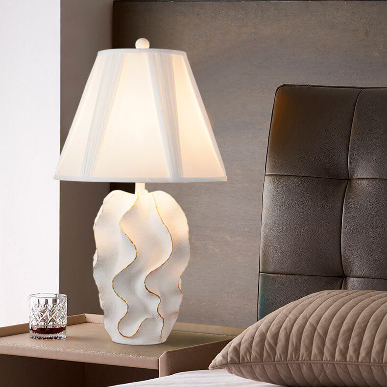 Lampe de table à 1 lumière à base de résine rayée en tissu blanc de luxe moderne 